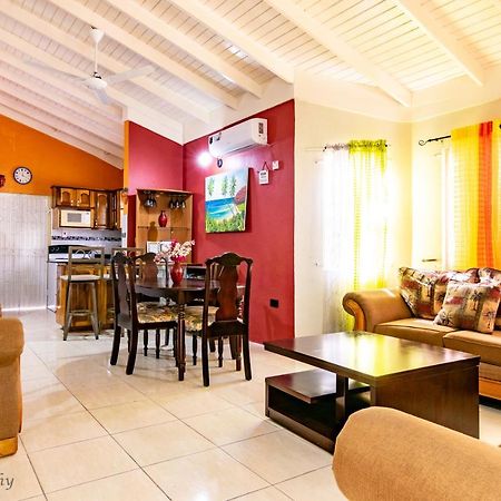 Ocho Rios Emerald 2 Bed 10 Mins Ocho Rios 24Hrs Hot Water Wi Fi Eksteriør bilde